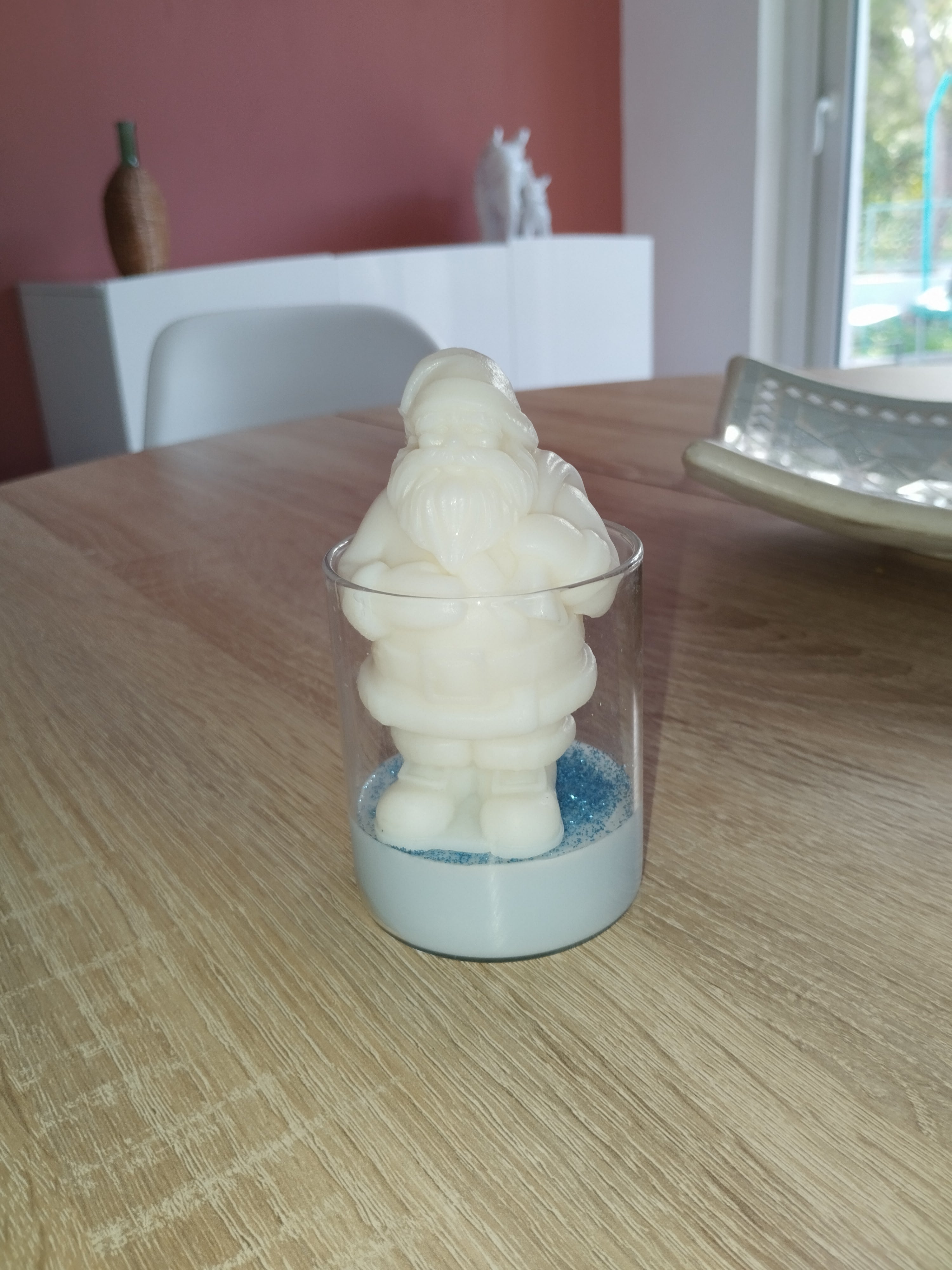 Bougie Papa Noël sur la neige