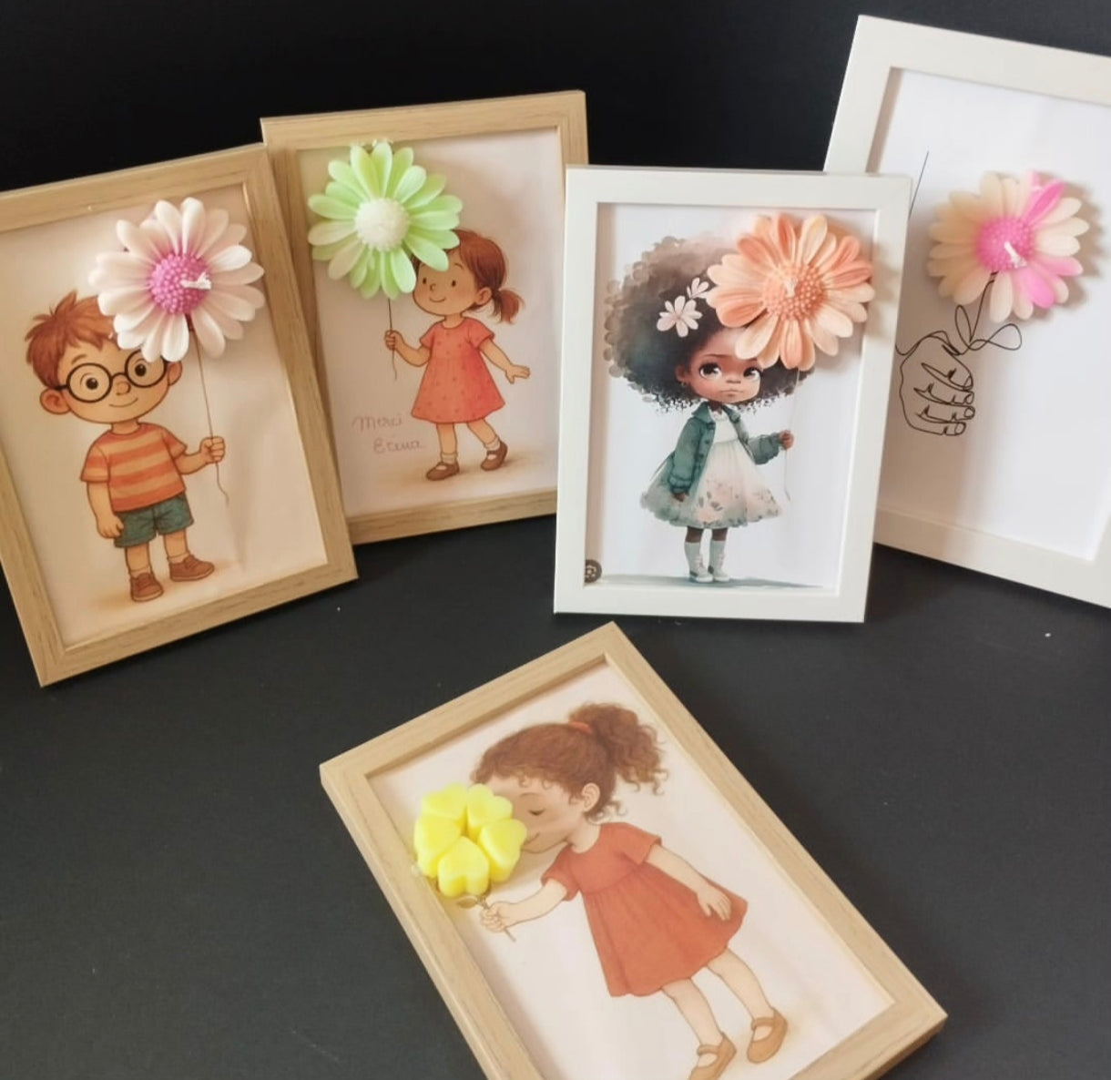 cadre personnalisable- portrait chibi et marguerite parfumée